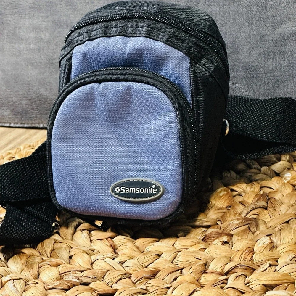 Samsonite Photo Camera Bag For Small Point And‎ Shoot Style Camera.